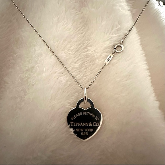 Tiffany & Co. Return to Tiffany™ Medium Pendant Necklace - Picture 2 of 6